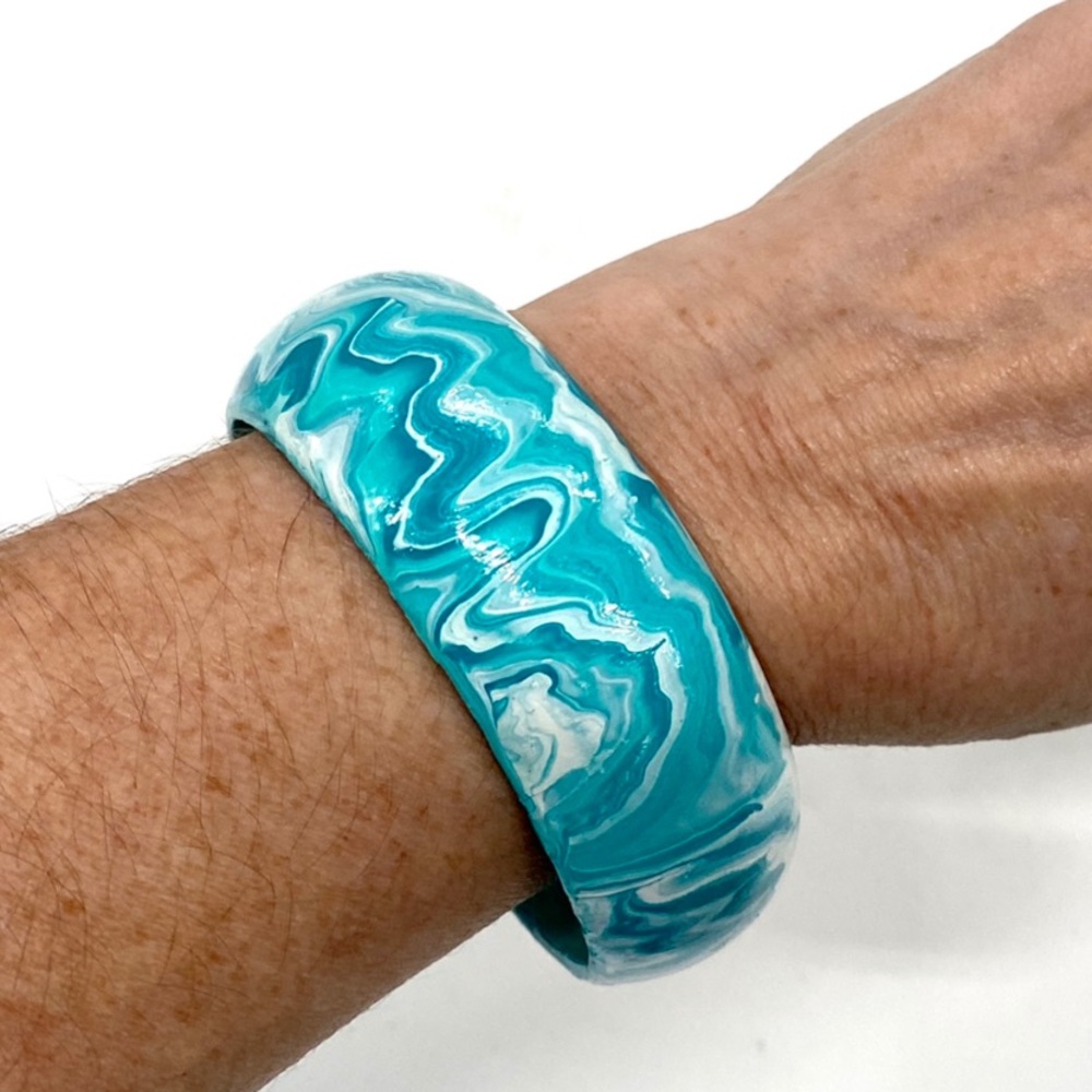 NWT Hand Painted Fluid Art Wood Bangle Bracelet